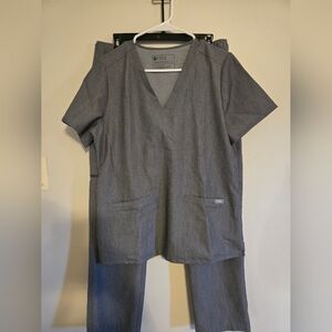 Womens Figs Gray Scrub Set Medium